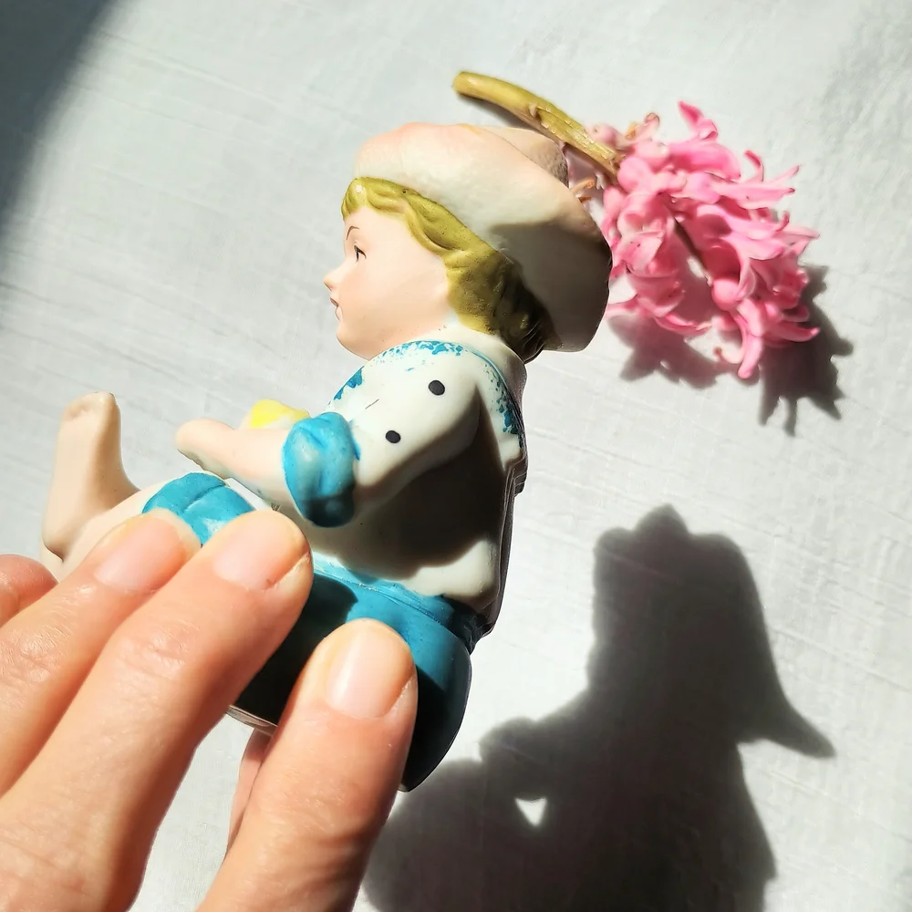 🌺 COQUETTE CORE🌺 VTG little boy blue Piano Baby, 1940s bisque porcelain figure